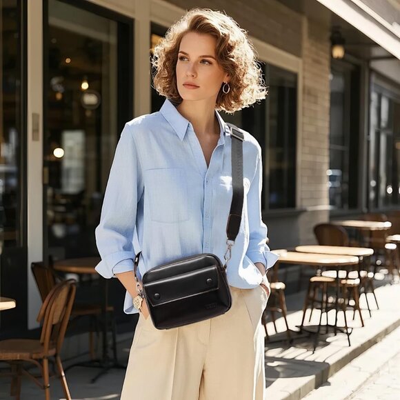 Chic Small Leather Shoulder Bag with Adjustable Strap - Perfect for Everyday Use - Picture 2 of 6